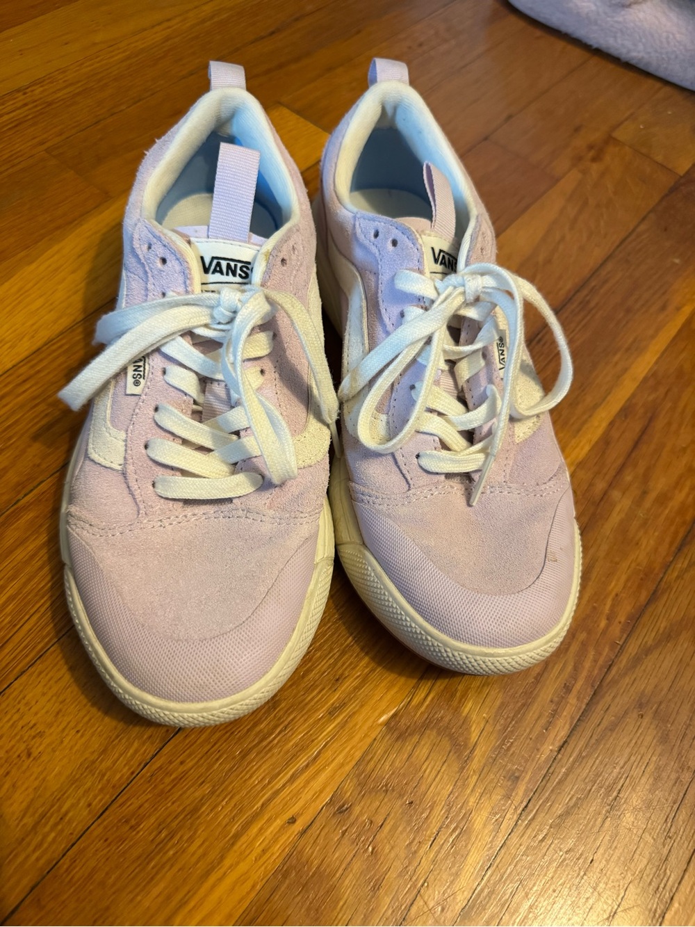 Vans Low-Top Sneakers in Pale Purple and White